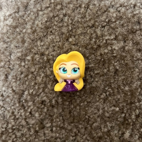 Disney Doorables: Series 6 Special Edition Figurine – Tangled – Rapunzel - Picture 2 of 4